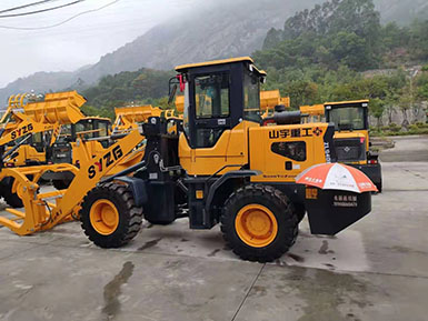 恭喜羅總喜提新車，山宇裝載機940走起，山宇重工，助您成功！
